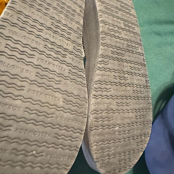 Two Pair of Ladies Yellow Box Flip Flops both with Rhinestones. Size 8 in EUC - Picture 13 of 13